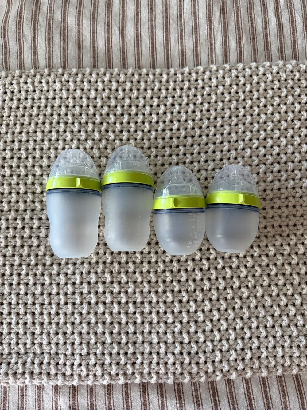 BRAND NEW NEVER USED COMOTOMO BOTTLES SET 5oz and 8oz